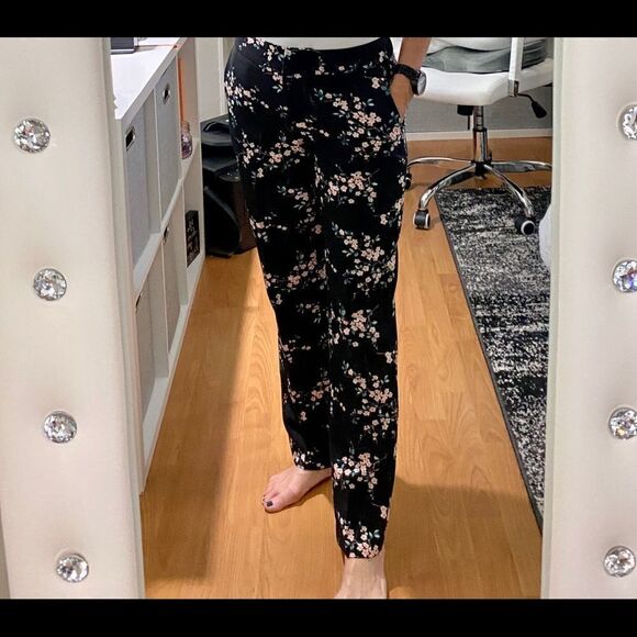 Cynthia Rowley Black Pants with Floral Print - Picture 5 of 7